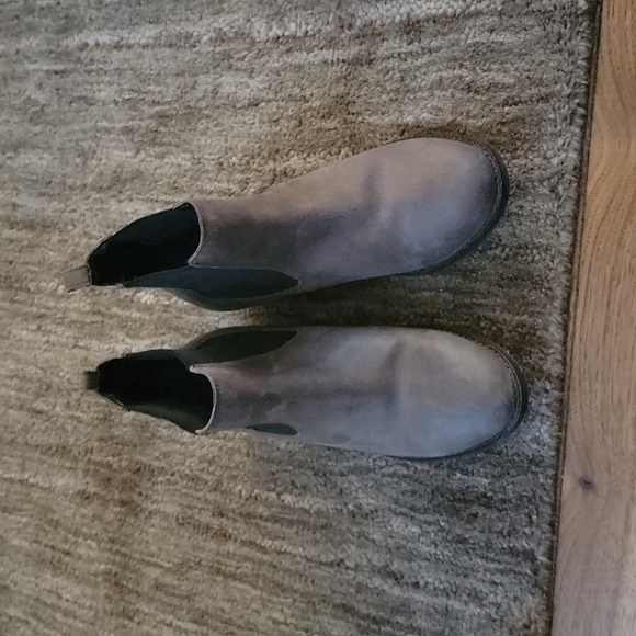 Boots - Picture 3 of 7